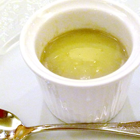 フォワグラのフランとごぼうのスープ