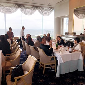 青い空、青い海を見ながら