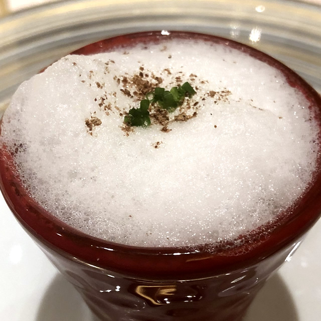 土佐ジロー半熟玉子とシャンピニオンピューレ カプチーノ仕立て
