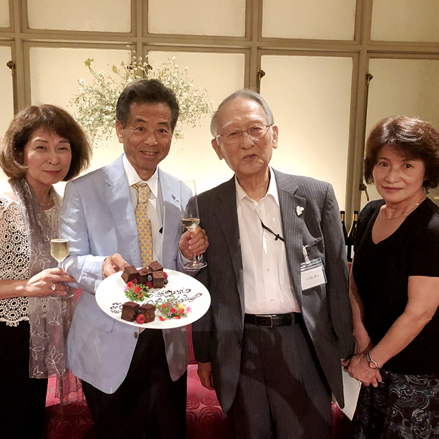 根岸会長の誕生日ケーキと共に！