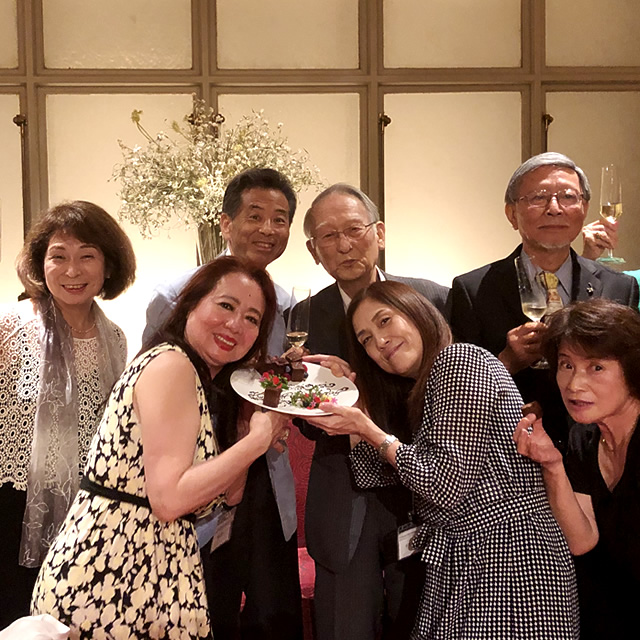 根岸会長の誕生日ケーキと共に！